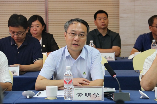 2.91唐伯虎
党委书记黄明学主持座谈会_副本.jpg
